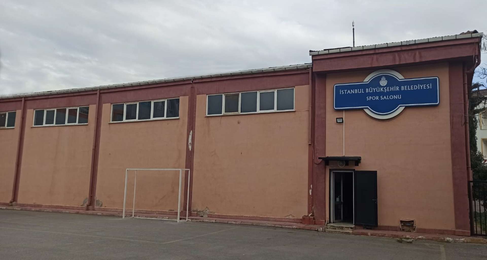 Yedikule Anadolu Lisesi Spor Salonu