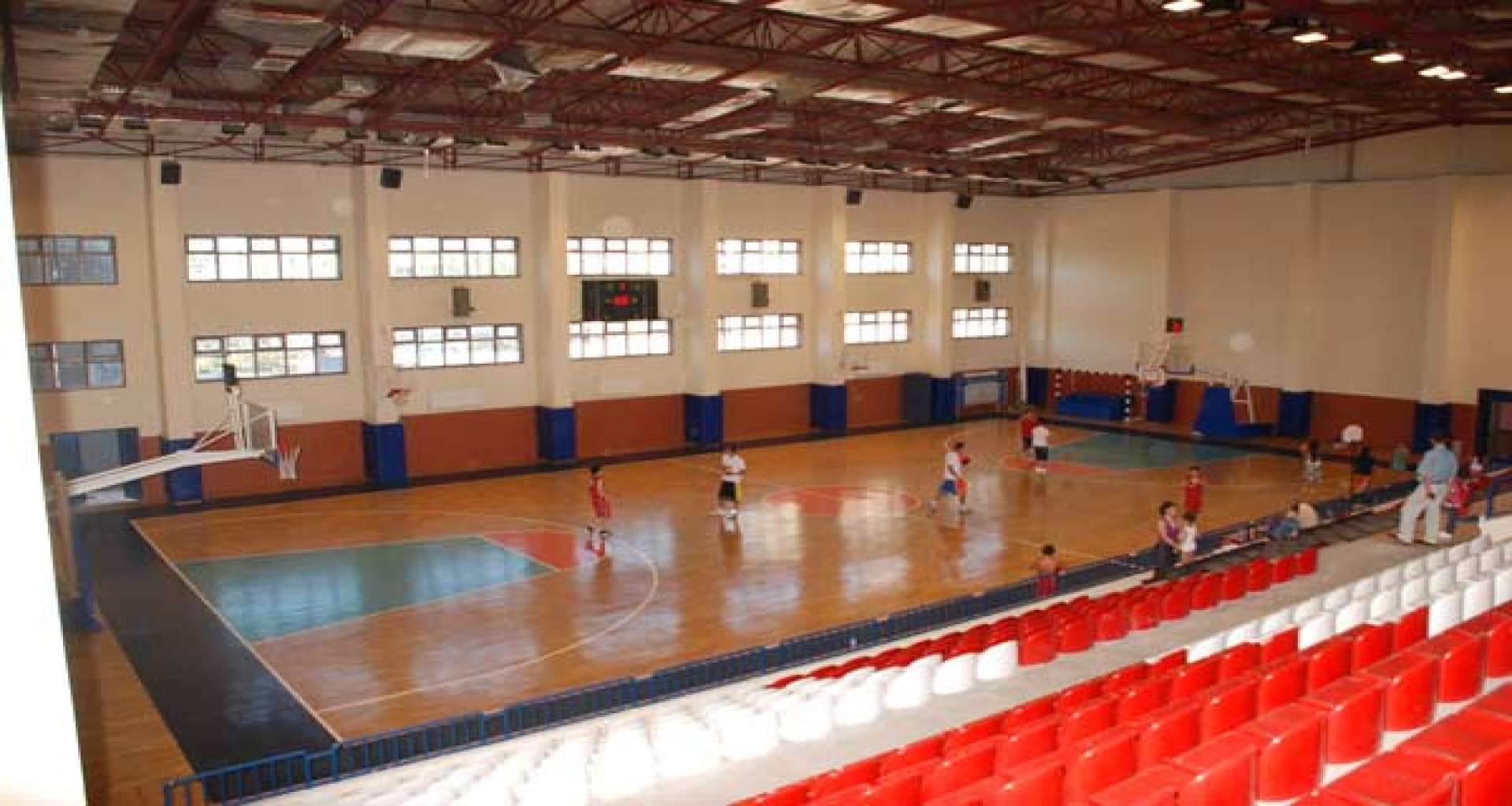 Zübeyde Hanım Öğretmenevi Küçükbakkalköy Spor Salonu